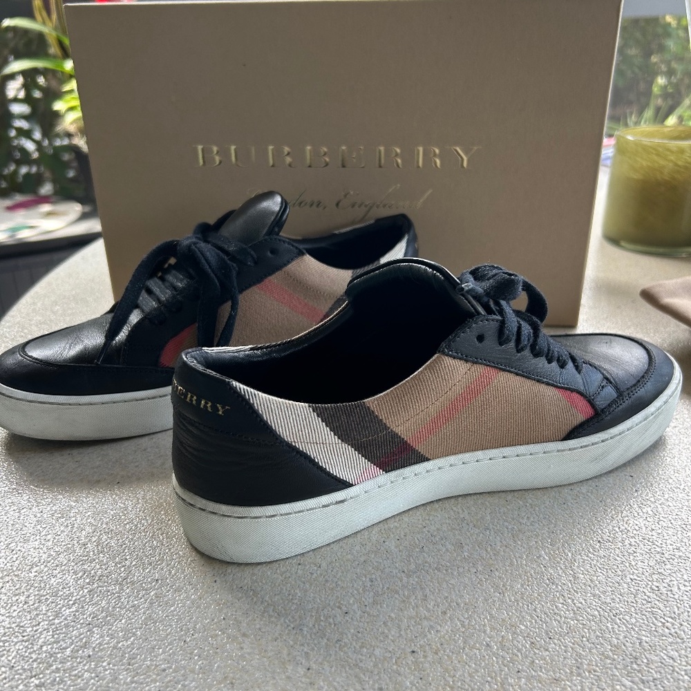 Burberry Low Top Sneaker (EU38) - Excellent Condition